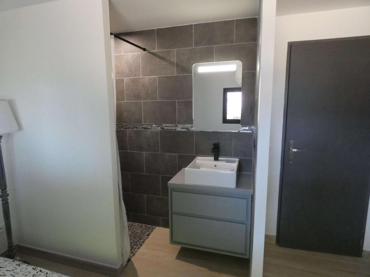Proche Lac du Salagou, Chambre agréable avec salle d'eau et WC privé Lacoste  Exterior foto