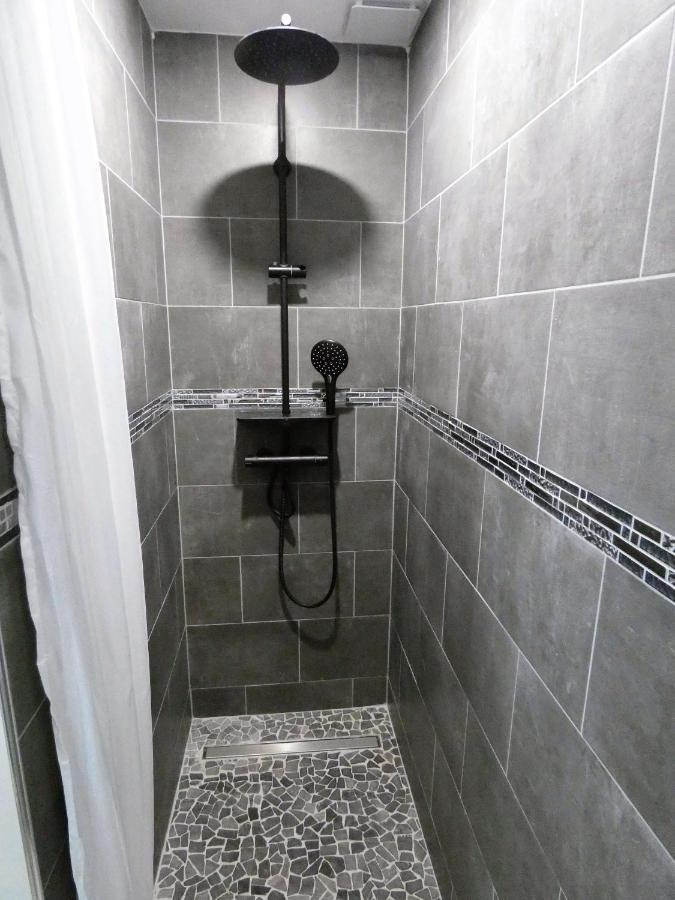 Proche Lac du Salagou, Chambre agréable avec salle d'eau et WC privé Lacoste  Exterior foto