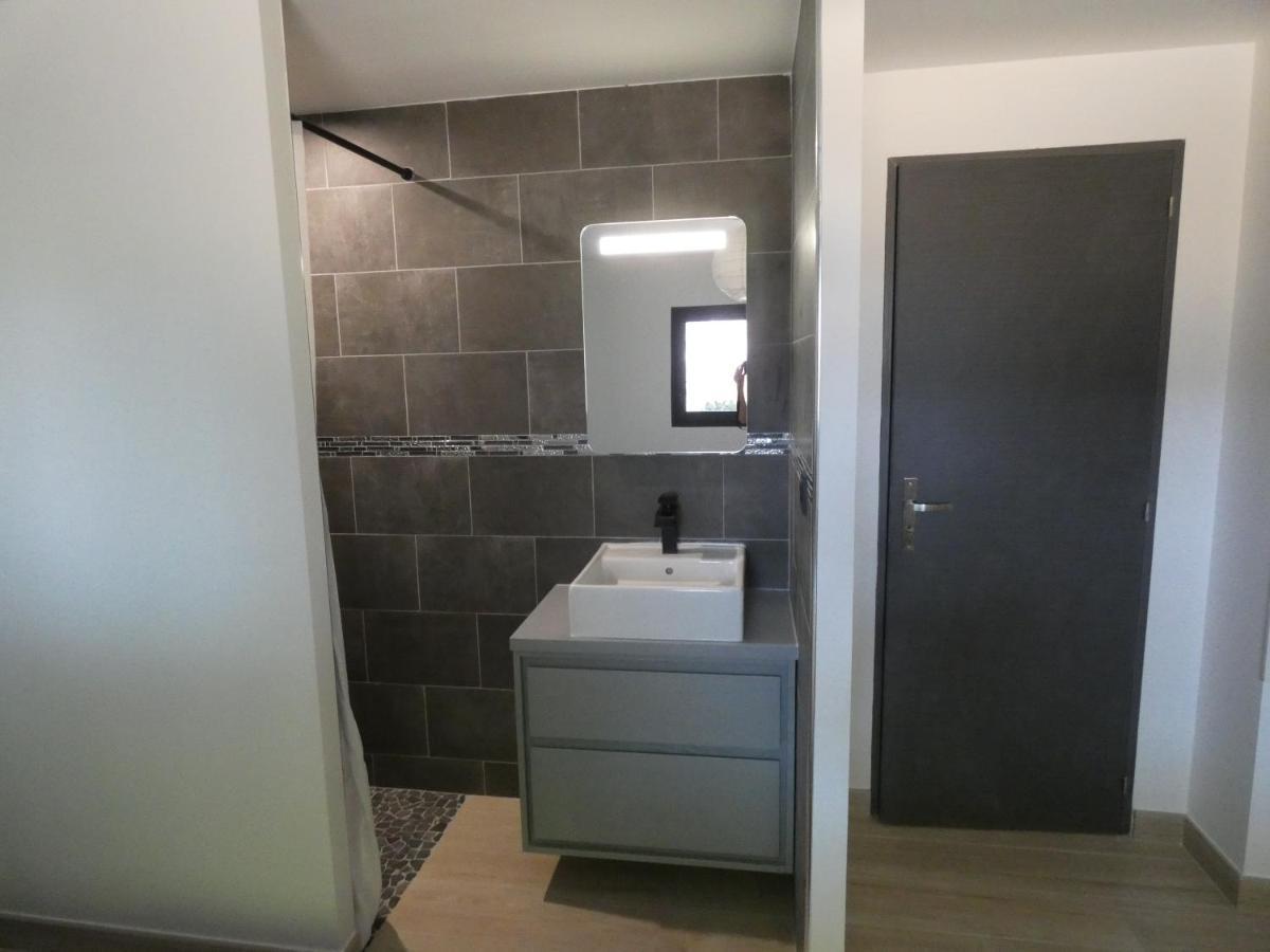 Proche Lac du Salagou, Chambre agréable avec salle d'eau et WC privé Lacoste  Exterior foto